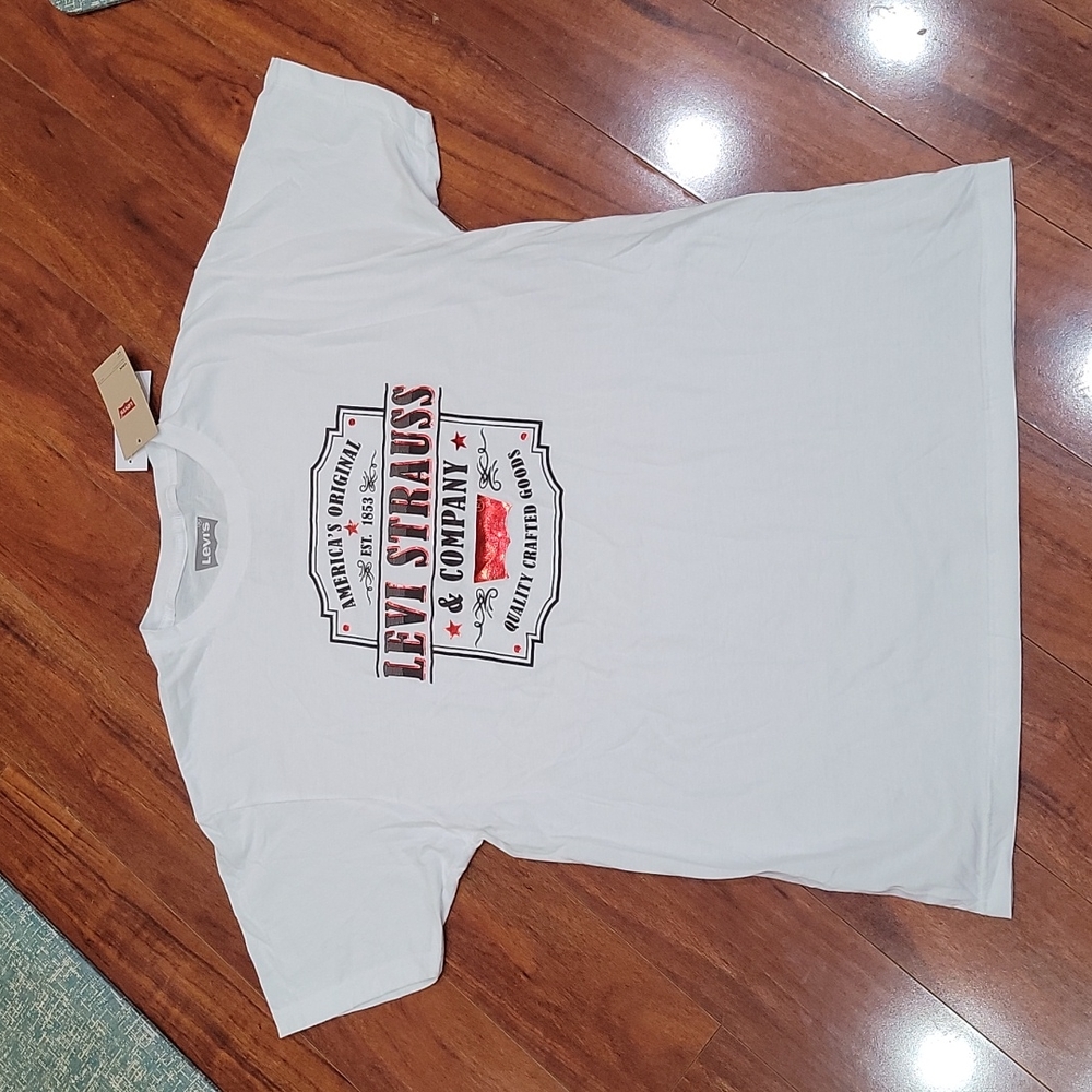 NWT Men's Levi's tee
